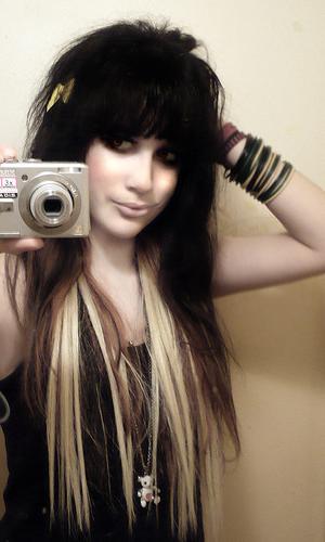 15P Emo teen girlfriends in selfshot pictures
