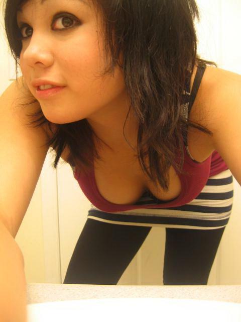 15P Emo teen girlfriends in selfshot pictures