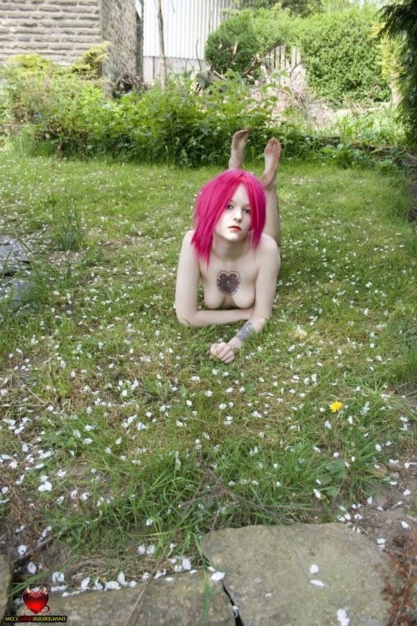 16P Merl has a pink pussy