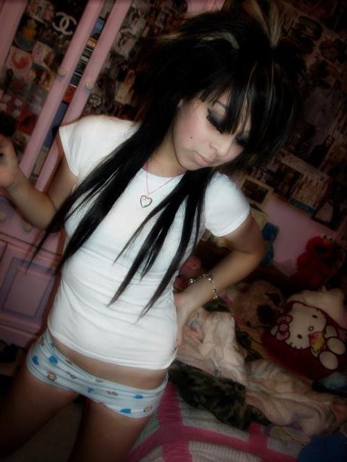15P Self shot emo teen girlfriends in panties