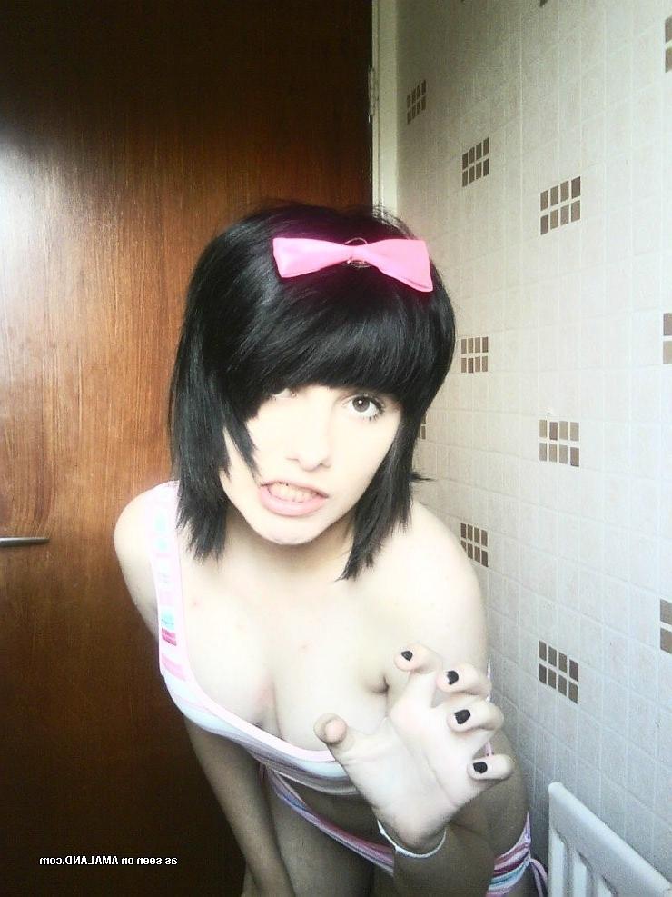15P Hip amateur emo teen girlfriends in homemade pix