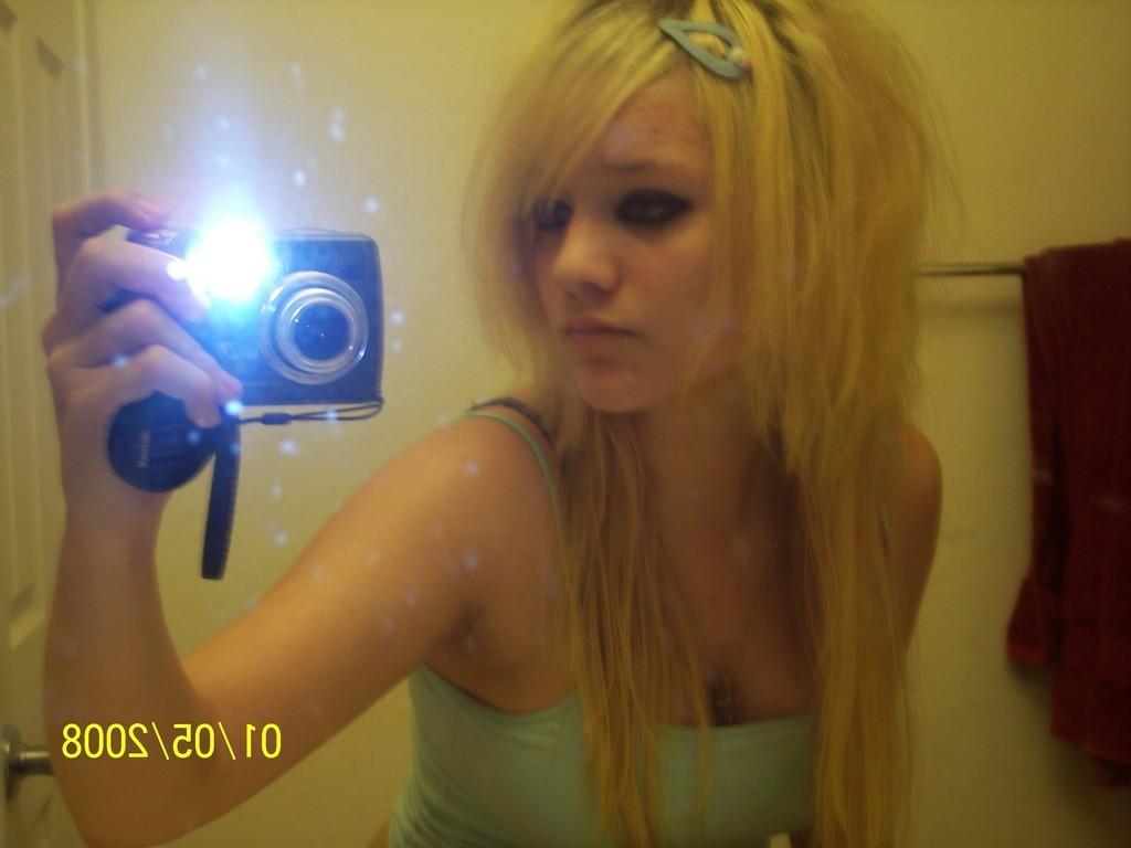 15P Alternative emo teen girlfriends stripping in homemade snapshots