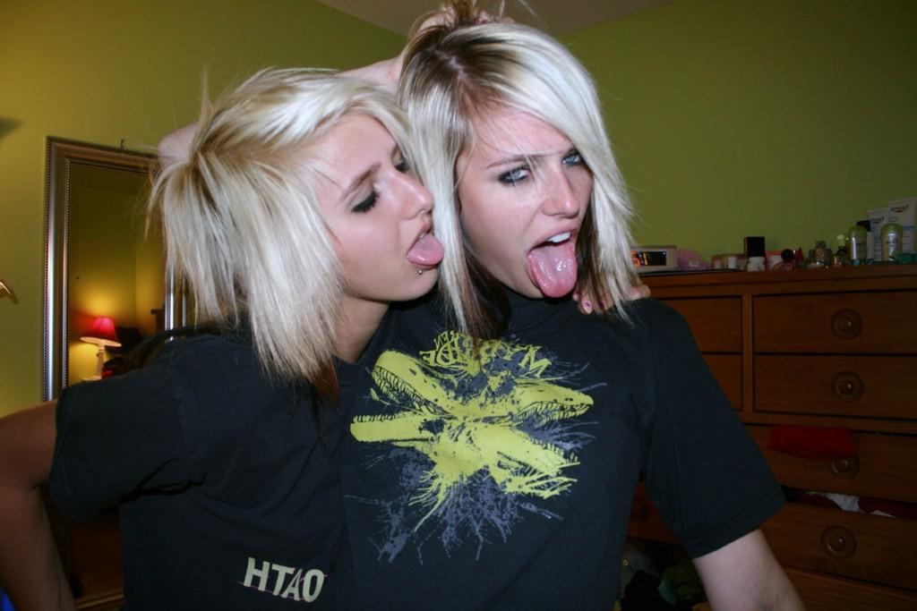 15P Pierced amateur alternative emo teenie girlfriends