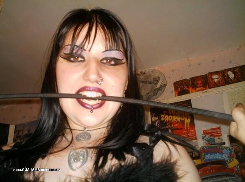 15P Homemade pix of pierced and tattooed alternative emo teen GFs