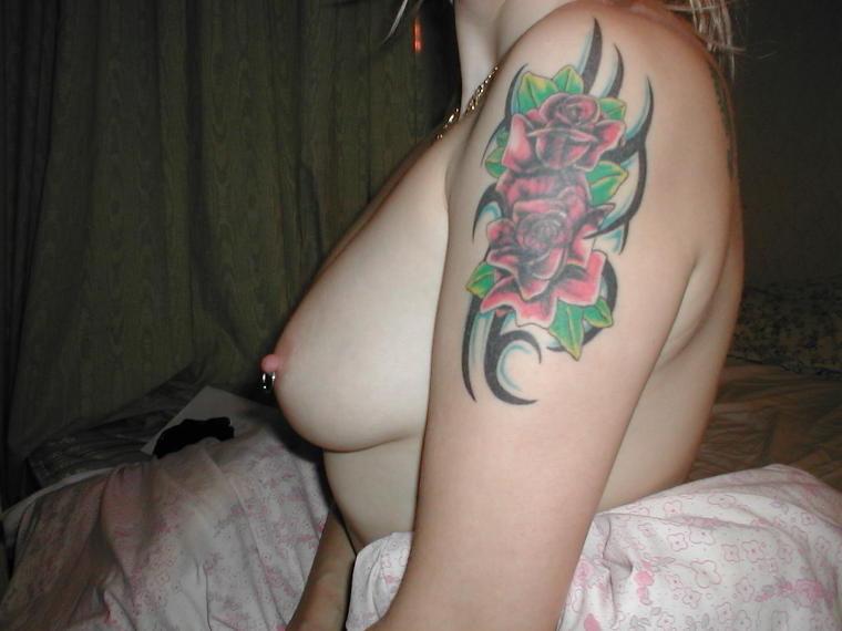 15P Homemade pix of pierced and tattooed alternative emo teen GFs
