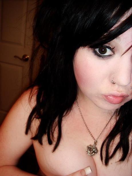 15P Homemade pix of amateur alternative teen emo girlfriends posing
