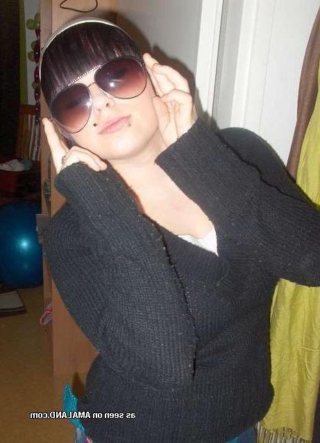 15P Homemade pix of amateur alternative teen emo girlfriends posing