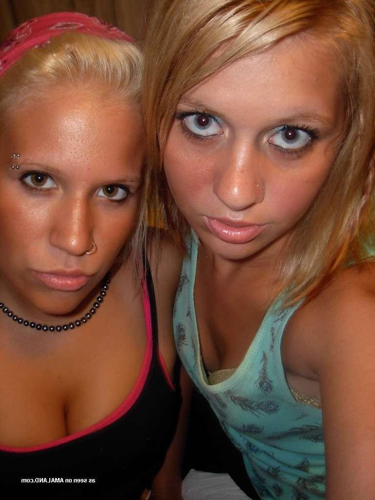 15P Homemade pix of amateur alternative teen emo girlfriends posing