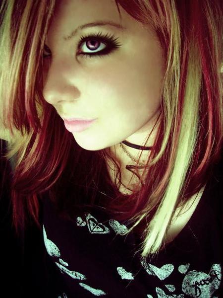 15P Alternative amateur emo teen girlfriends show tits