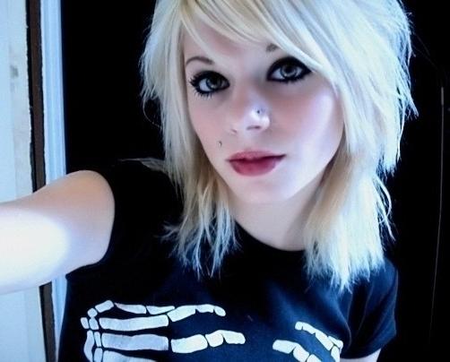 15P Alternative amateur emo teen girlfriends show tits