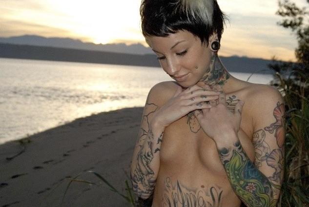 15P Alternative amateur emo teen girlfriends show tits