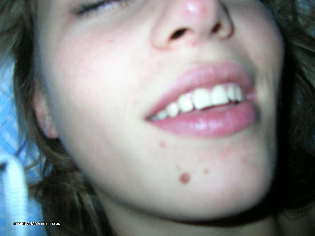 15P Nineteen year old girlfriend strips for homemade sex pix with BF