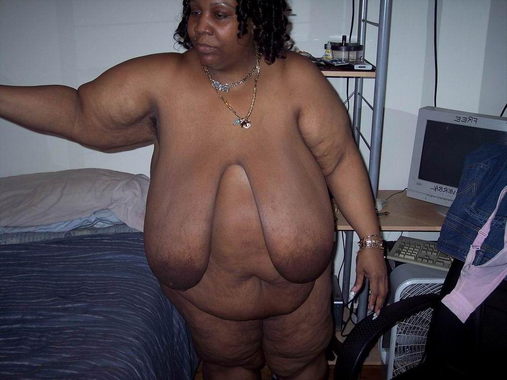 18P Fat busty ebony showing at home