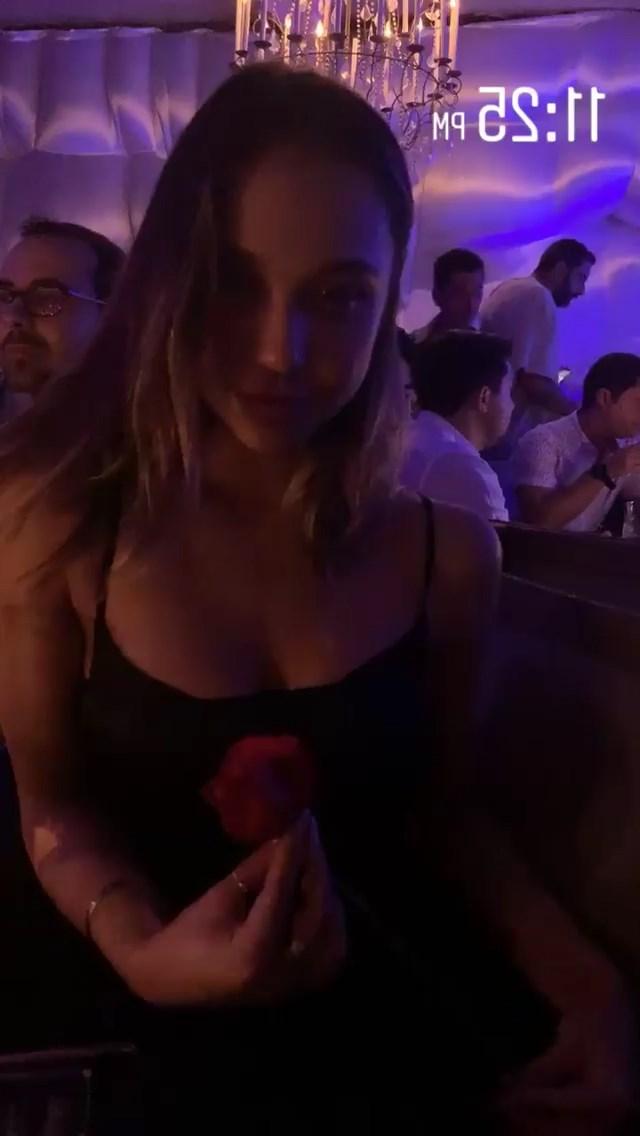 18P Alexis Ren Erotic