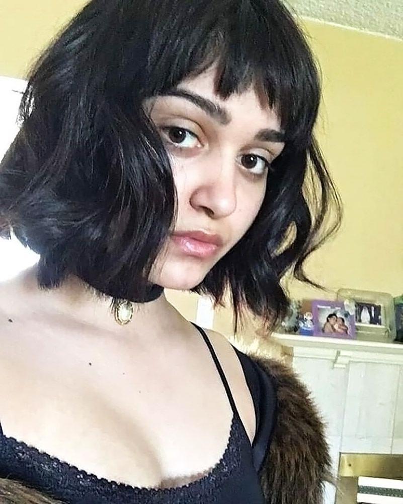 5P Ariela Barer Erotic