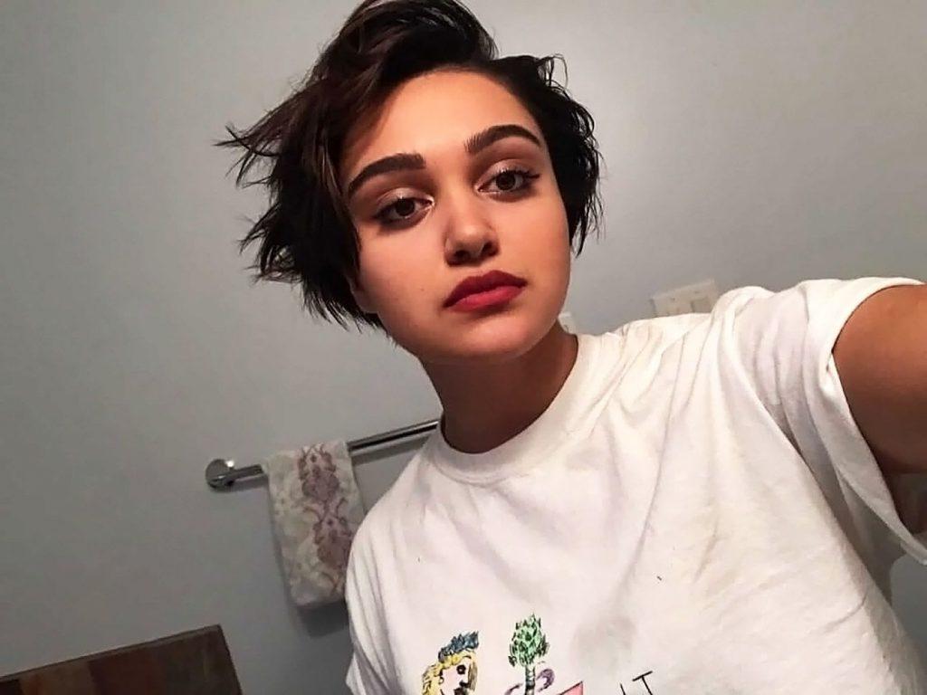 5P Ariela Barer Erotic