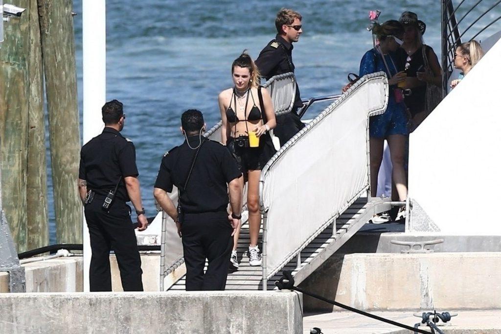 6P Bella Thorne & Chantel Jeffries Erotic