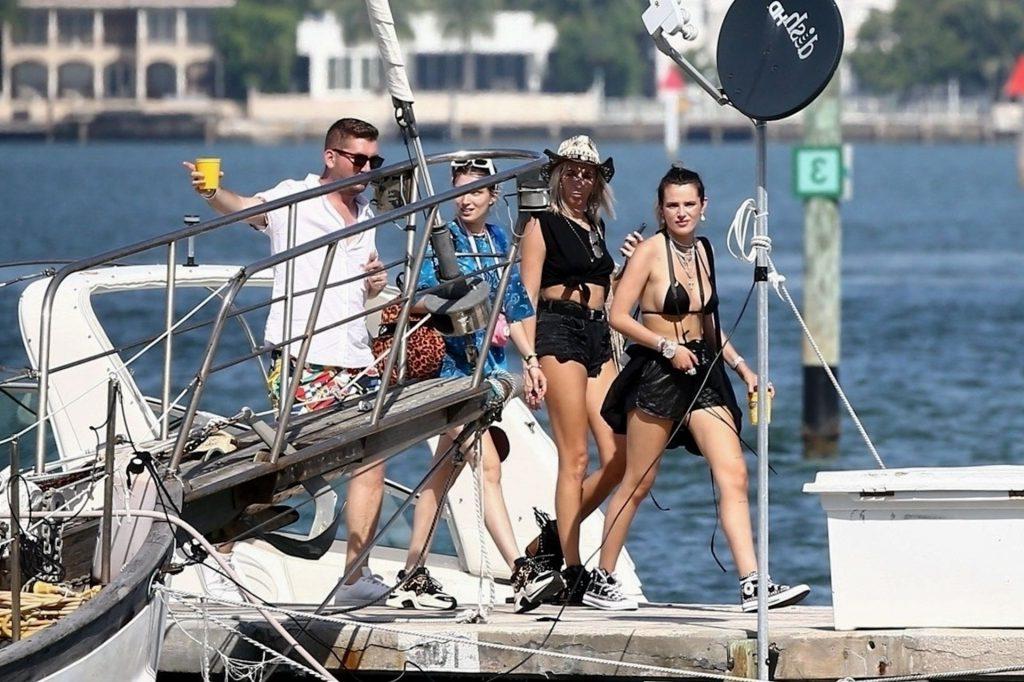 6P Bella Thorne & Chantel Jeffries Erotic