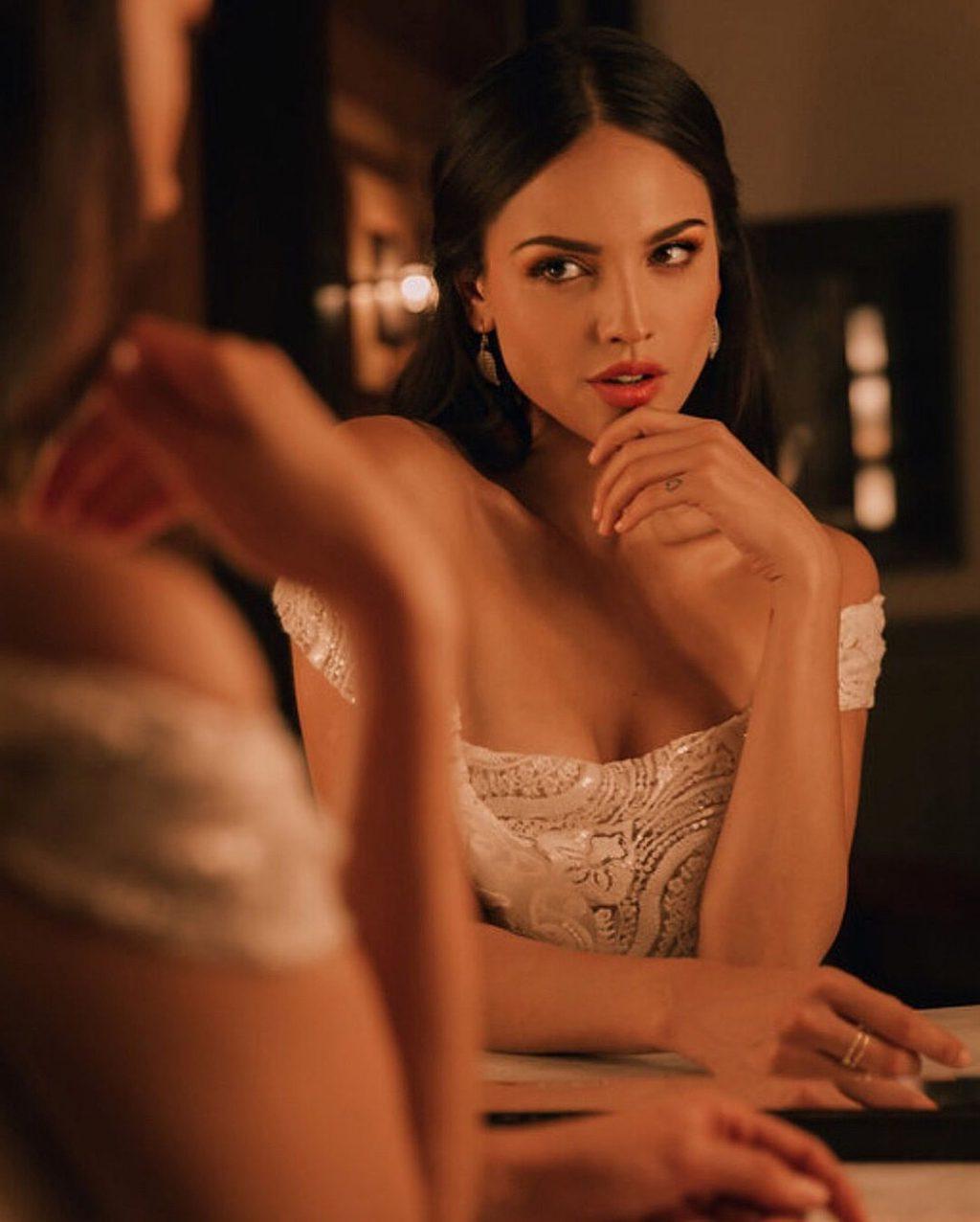 25P Eiza González Erotic
