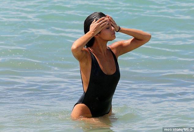 25P The Fappening Celebrities Photos