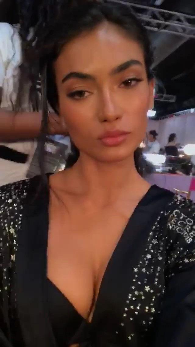 25P Kelly Gale Erotic