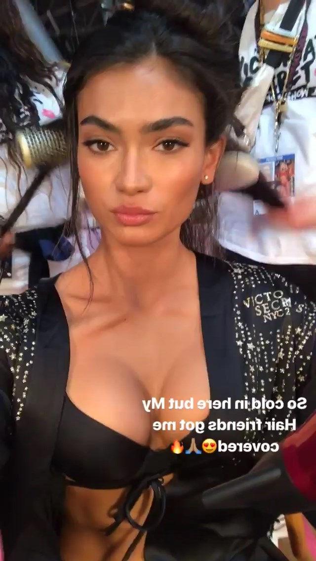 25P Kelly Gale Erotic