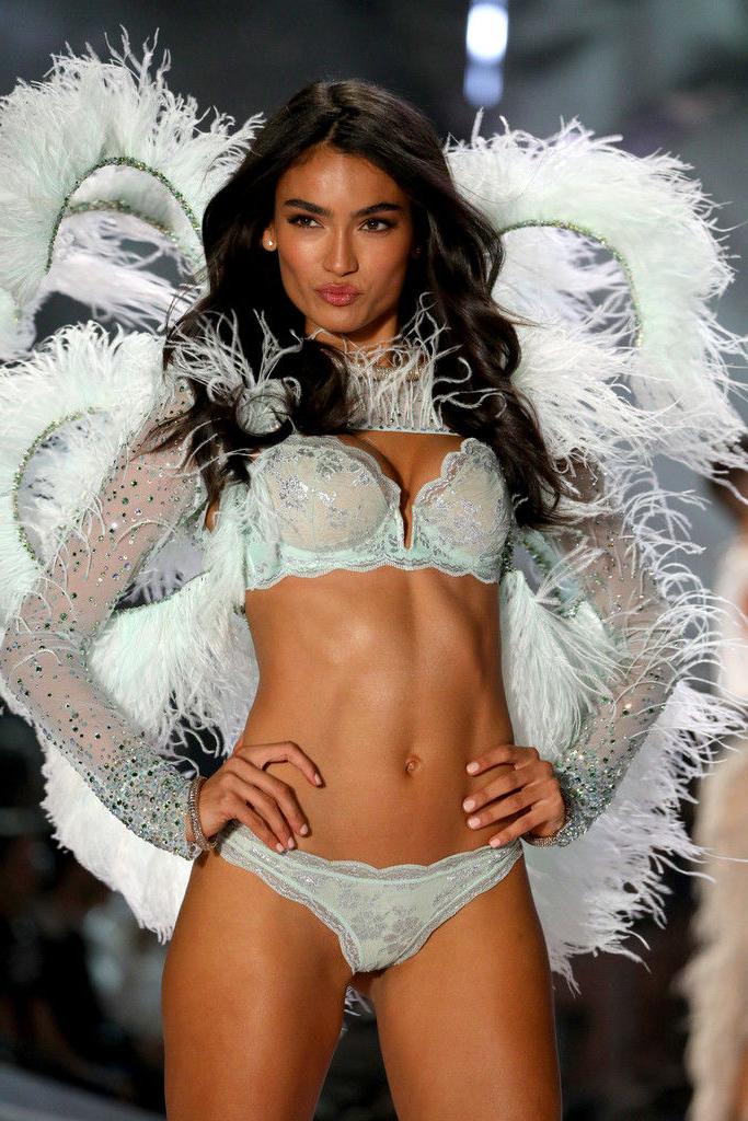 25P Kelly Gale Erotic