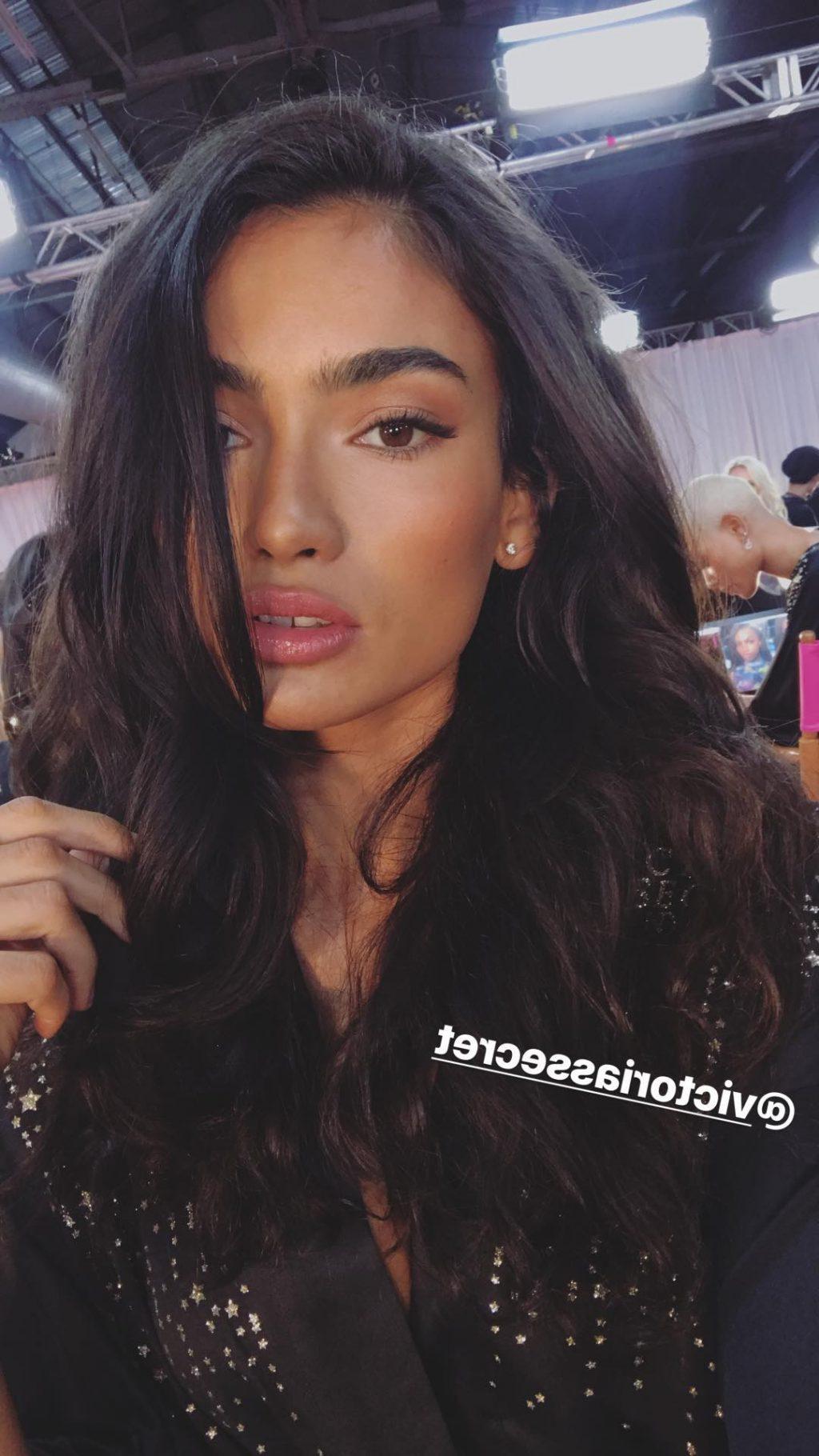 25P Kelly Gale Erotic