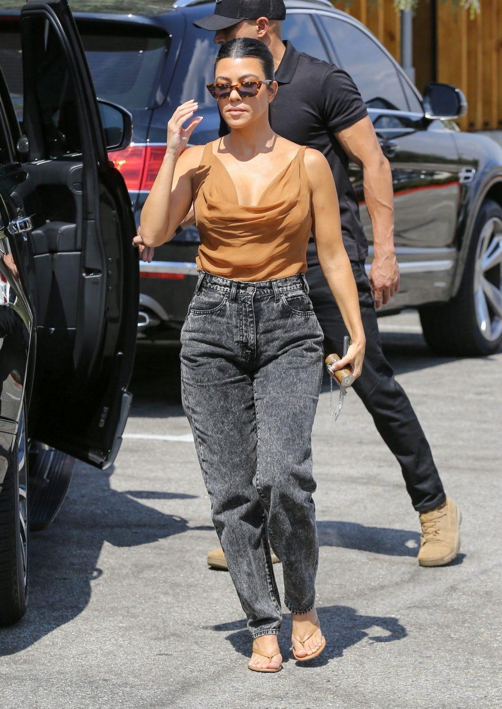 4P Kourtney Kardashian & Malika Haqq Erotic