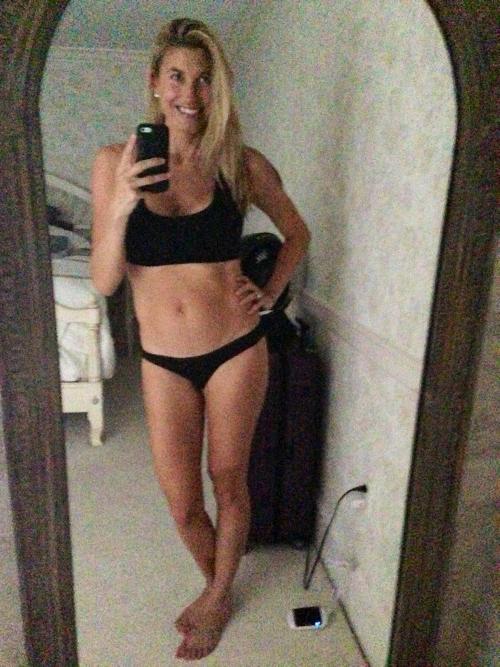 25P Watch Lindsay Clubine on erotic photos