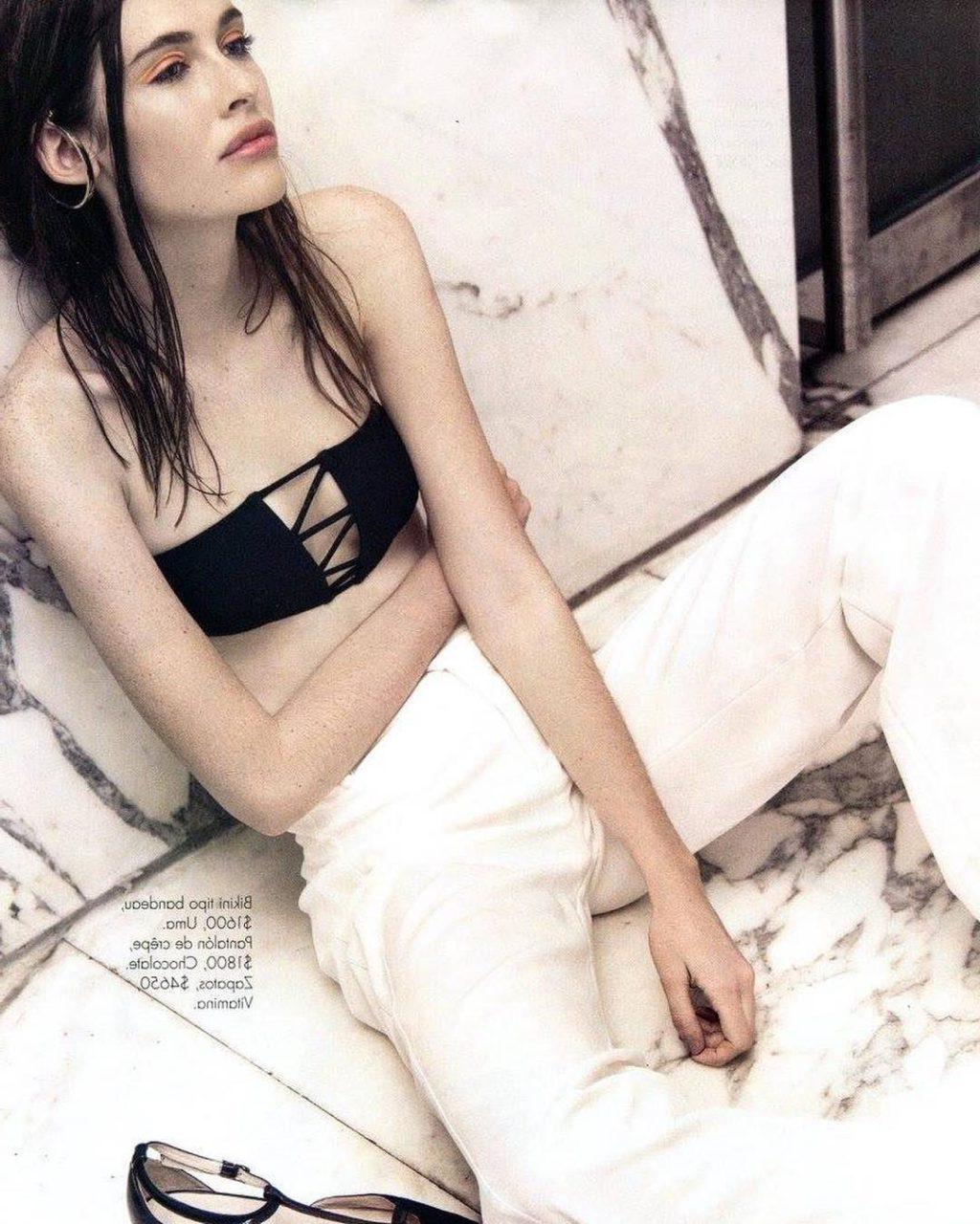 25P Mia Quinn Erotic