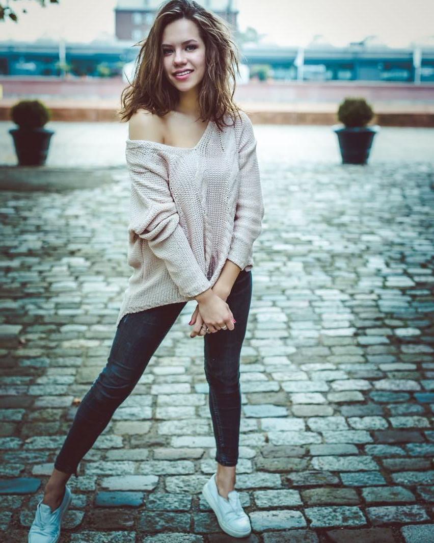25P Polina Volodina Erotic