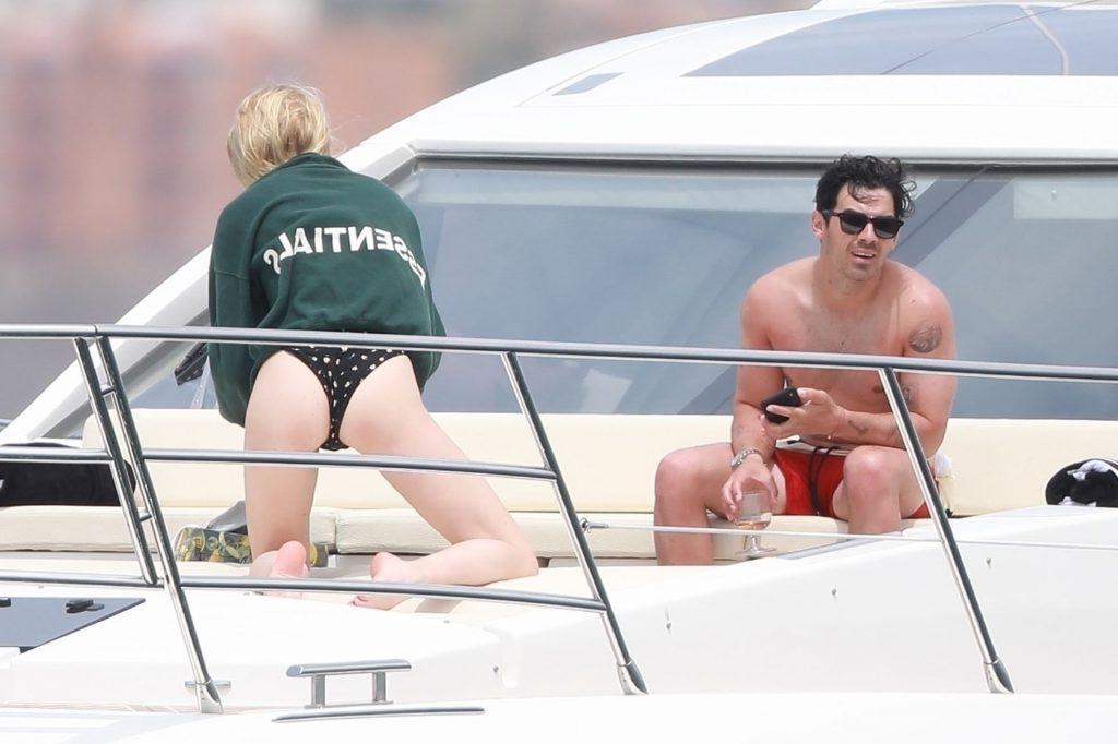 5P Sophie Turner Erotic