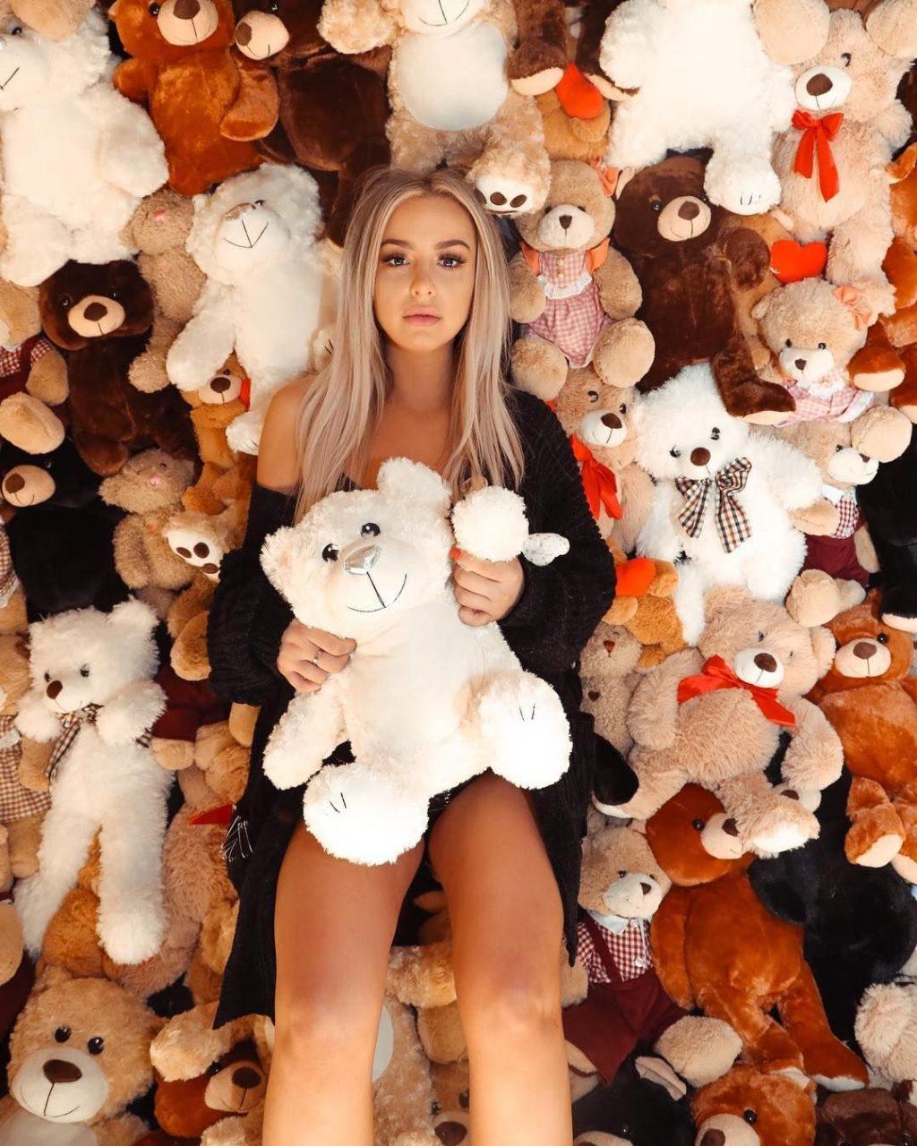 25P Tana Mongeau Erotic