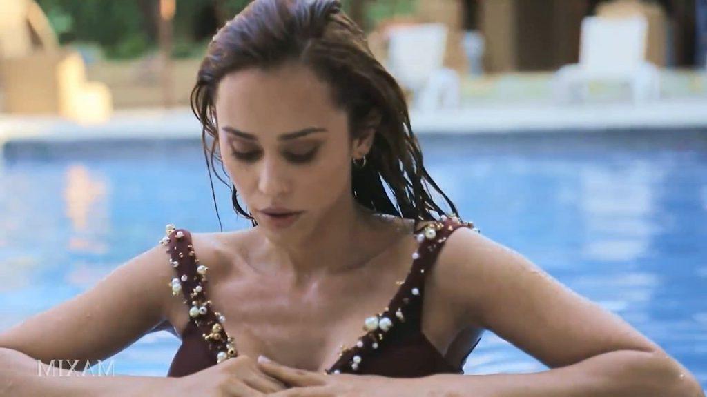 25P Yanet Garcia Erotic
