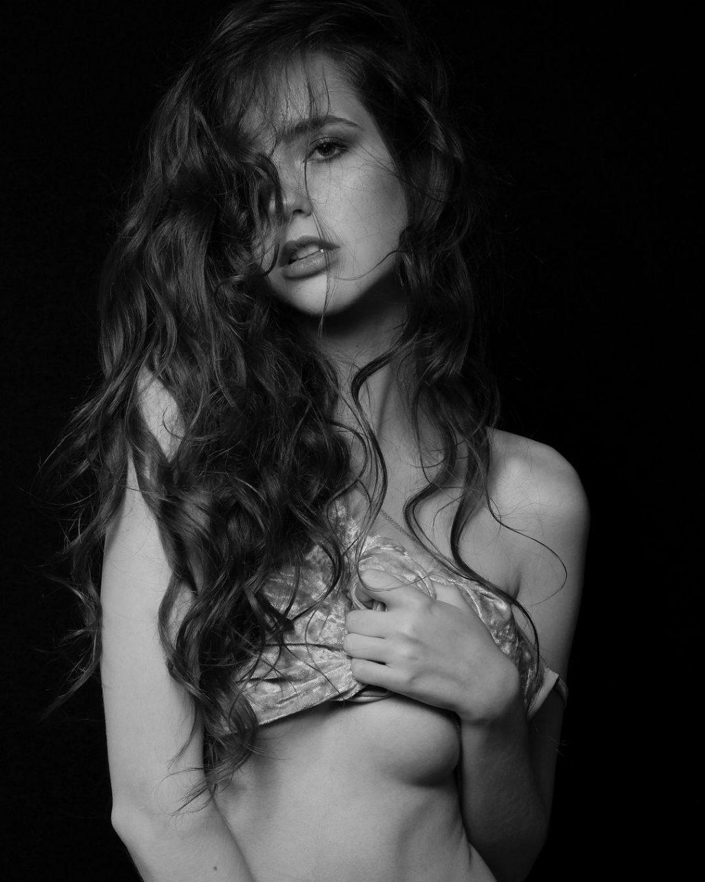 21P Tatiana Sassoye Erotic