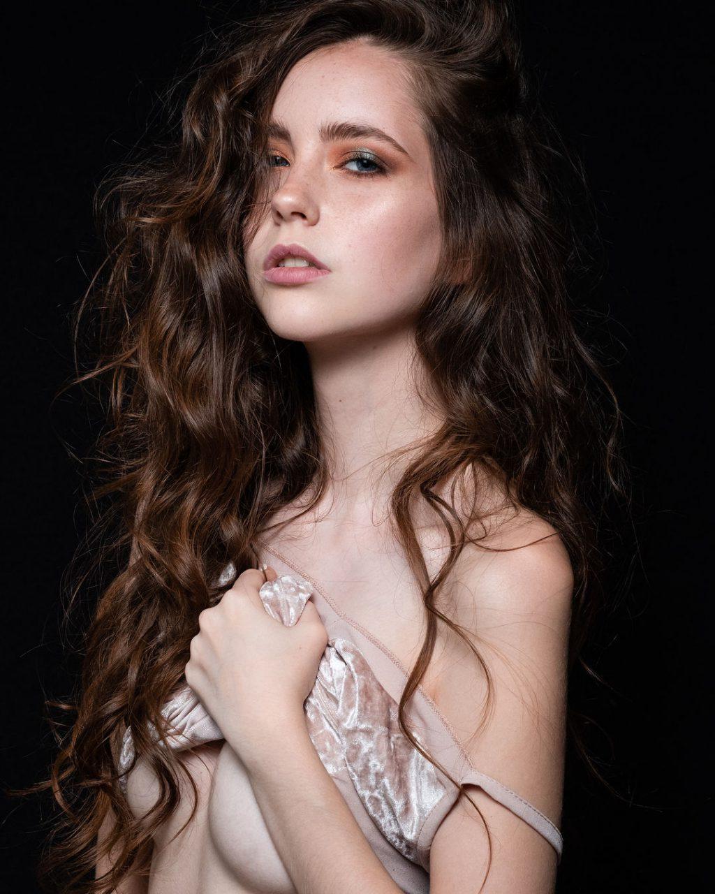 21P Tatiana Sassoye Erotic