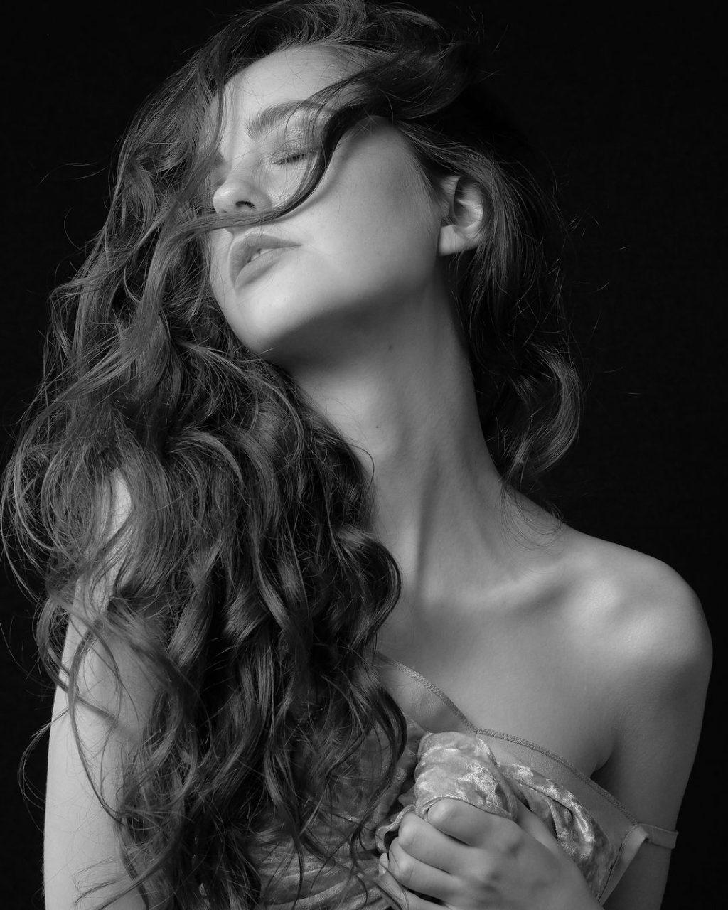 21P Tatiana Sassoye Erotic