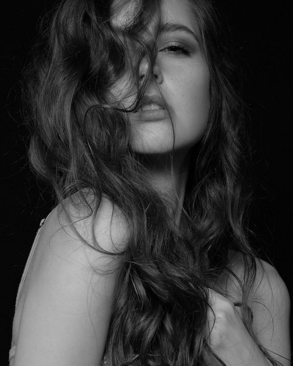 21P Tatiana Sassoye Erotic
