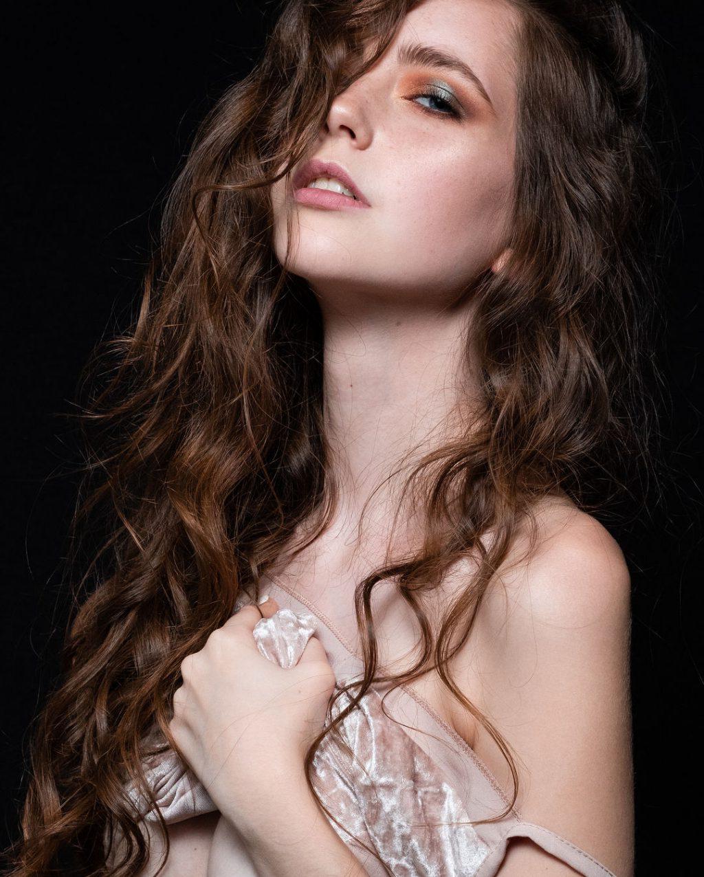 21P Tatiana Sassoye Erotic
