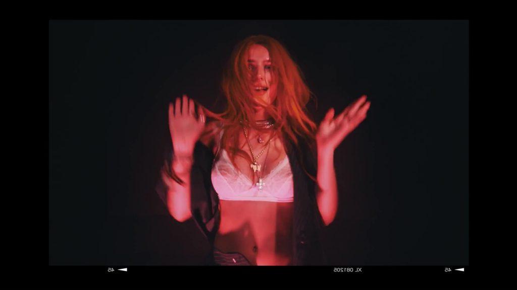25P Bella Thorne Erotic