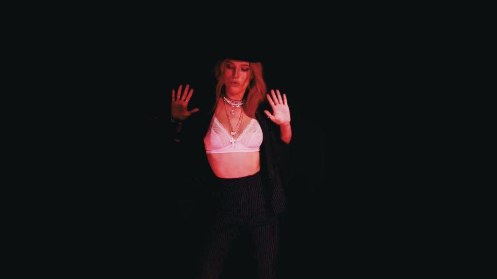 25P Bella Thorne Erotic