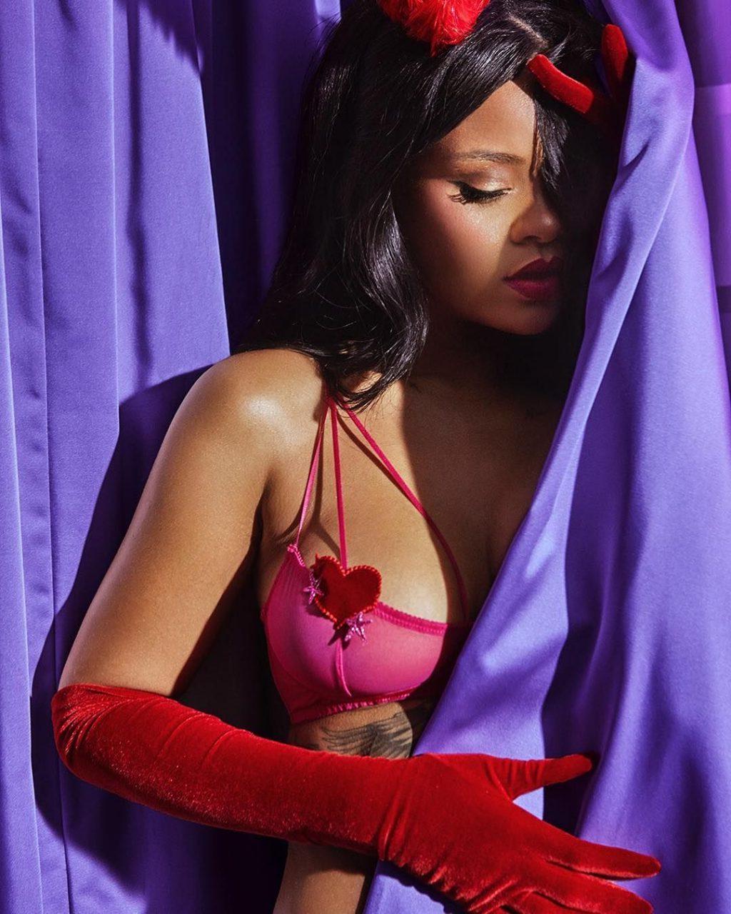 4P Rihanna Erotic