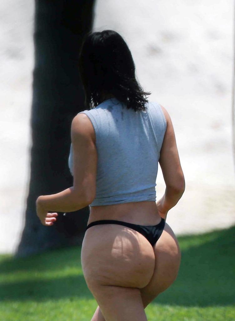 25P Kim Kardashian’s Famous Booty Delivered To Your Screen