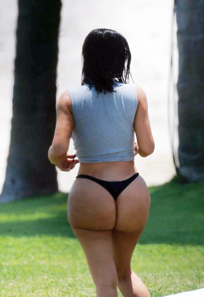 25P Kim Kardashian’s Famous Booty Delivered To Your Screen