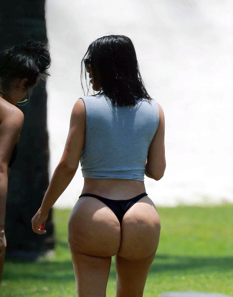 25P Kim Kardashian’s Famous Booty Delivered To Your Screen