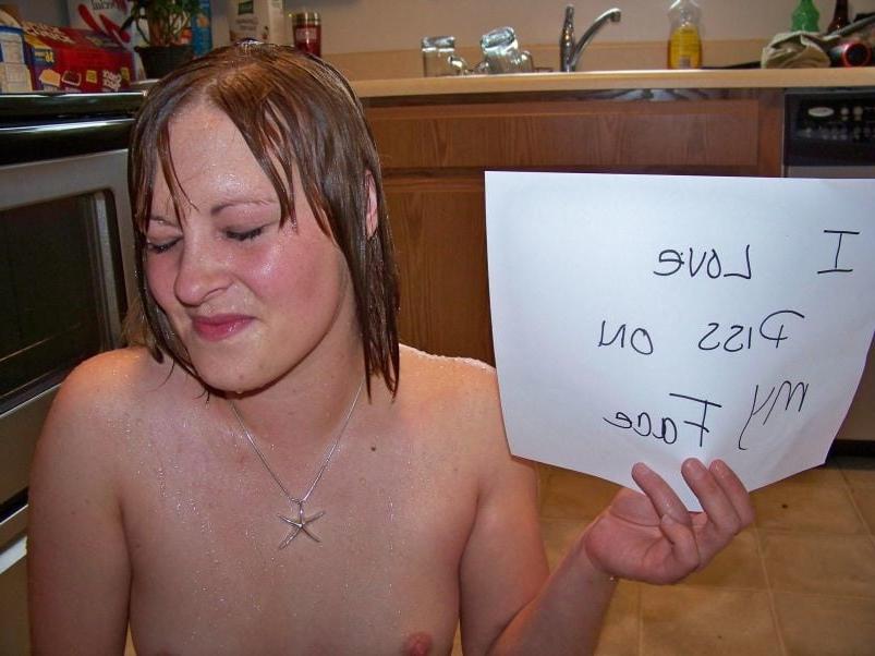 25P Pics 2562-Girls Who Like Piss