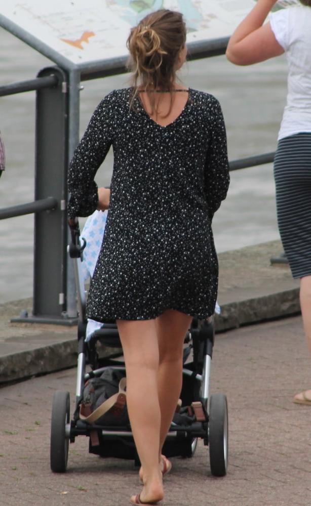 6P candid mom