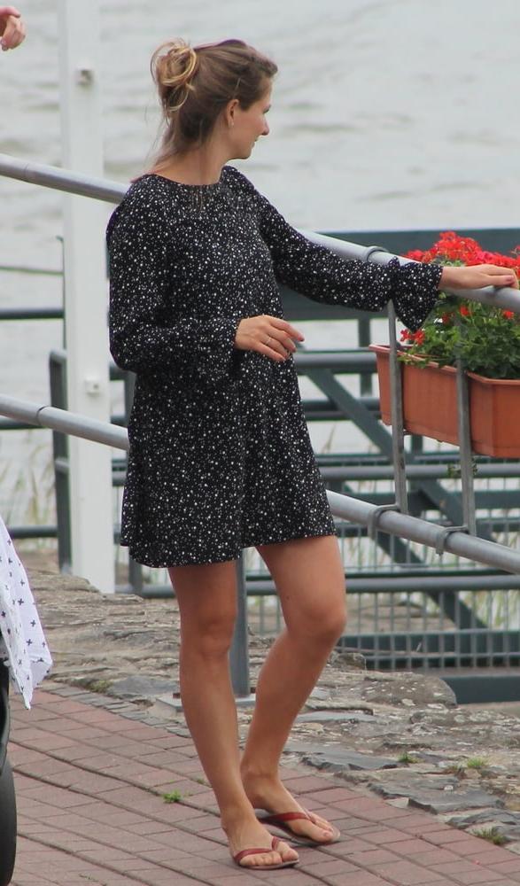 6P candid mom
