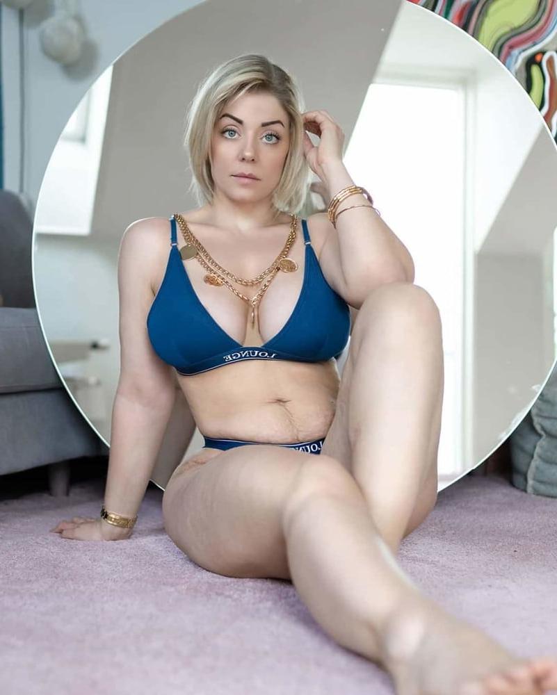 25P MILF-Model Mia Sand für Sperma-Tribut und Kommentare